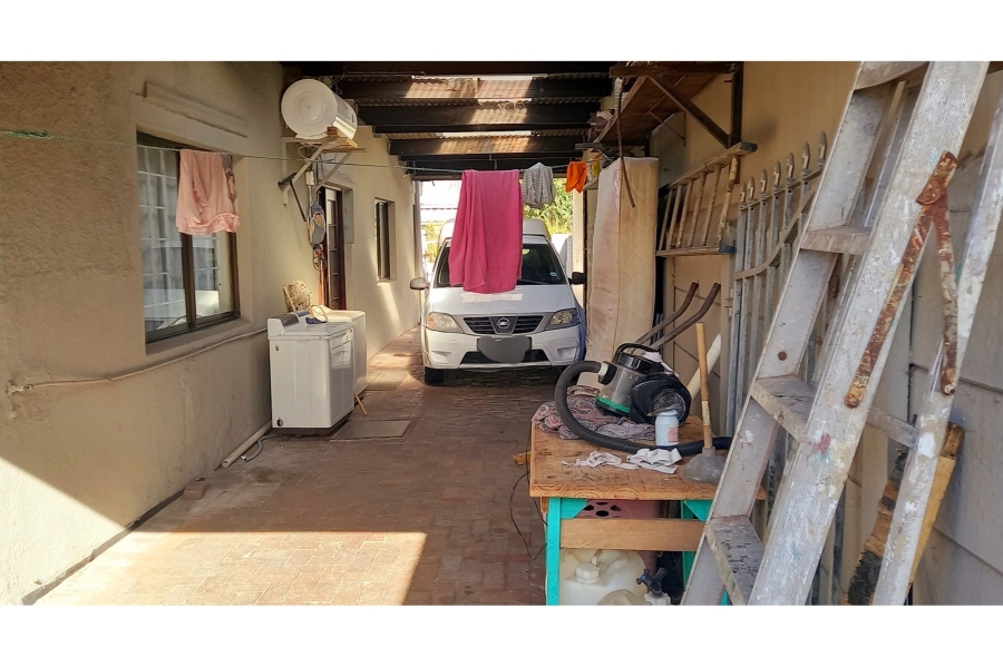 10 Bedroom Property for Sale in Maitland Western Cape